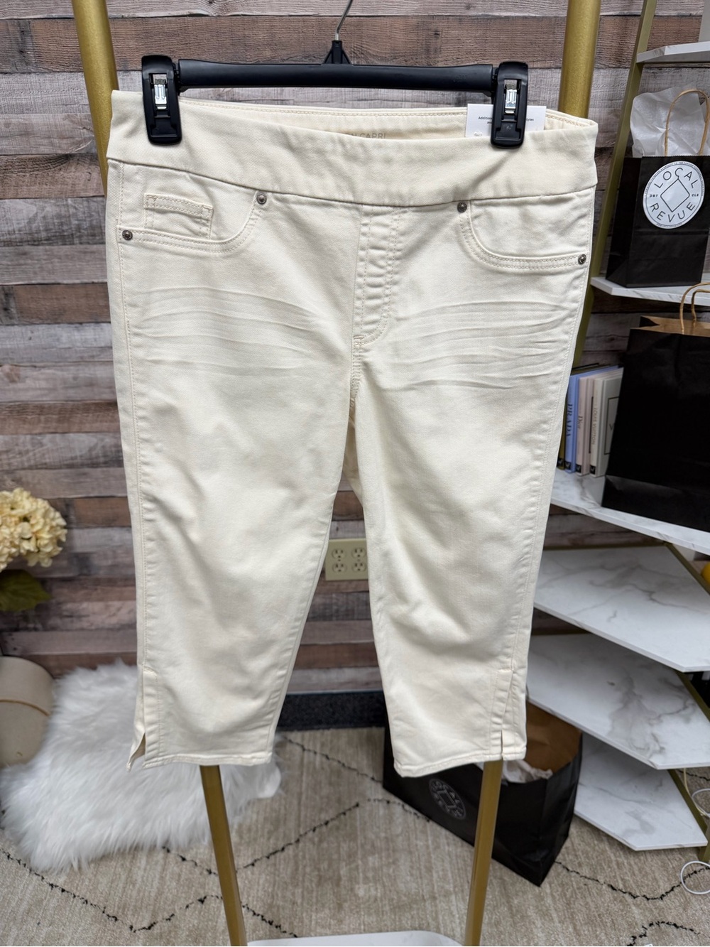 Chico's Cream Pull On Capris